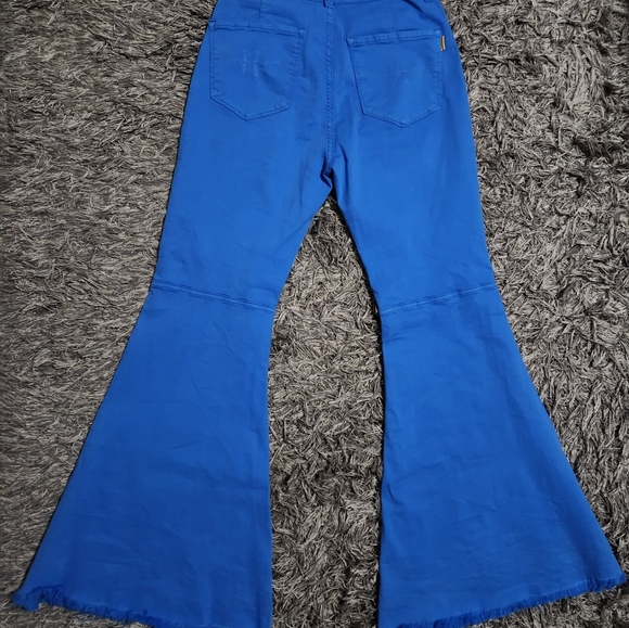 "Herencia Collection Jeans" - Picture 3 of 6